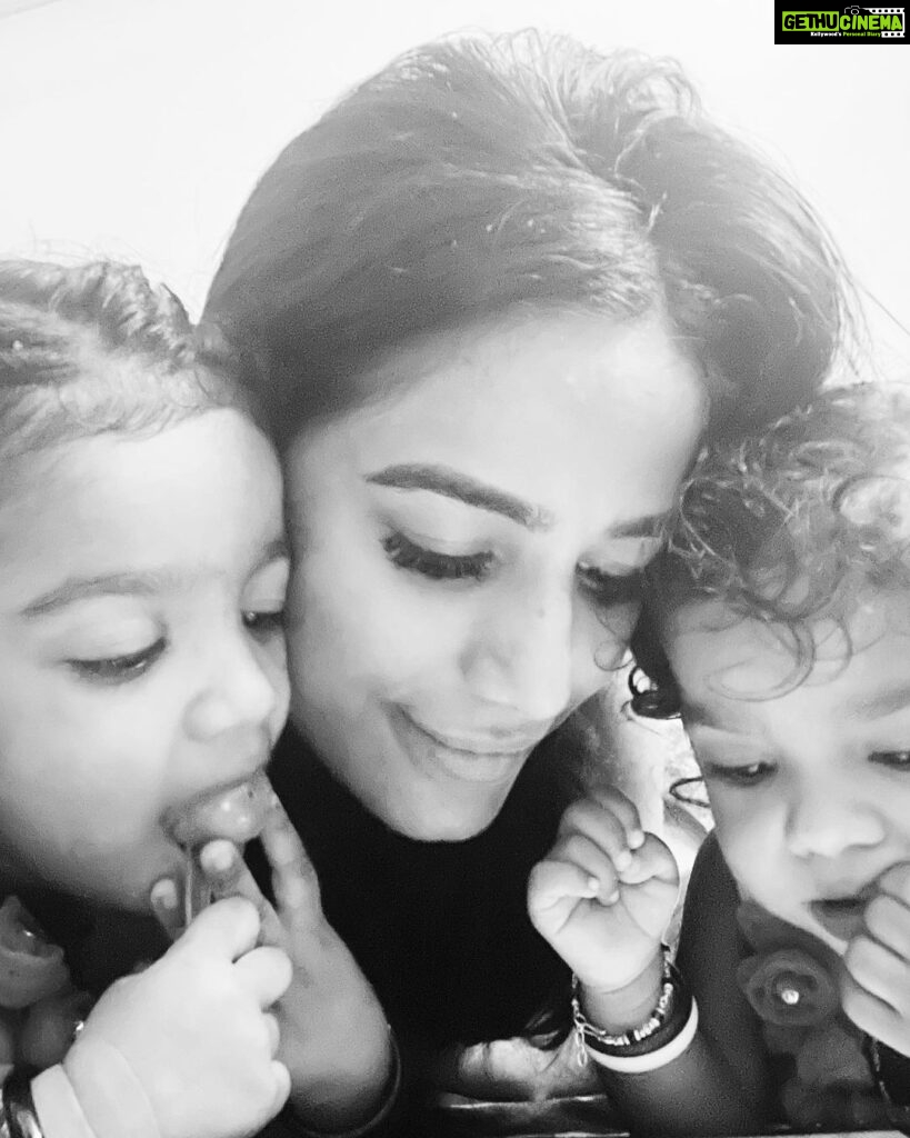 Poonam Pandey Instagram - With my girls …Netra & Aarya ❤️ My angels 👼 #loveyougirls #pretty #love #heaven #life #brotherlove #ppfans