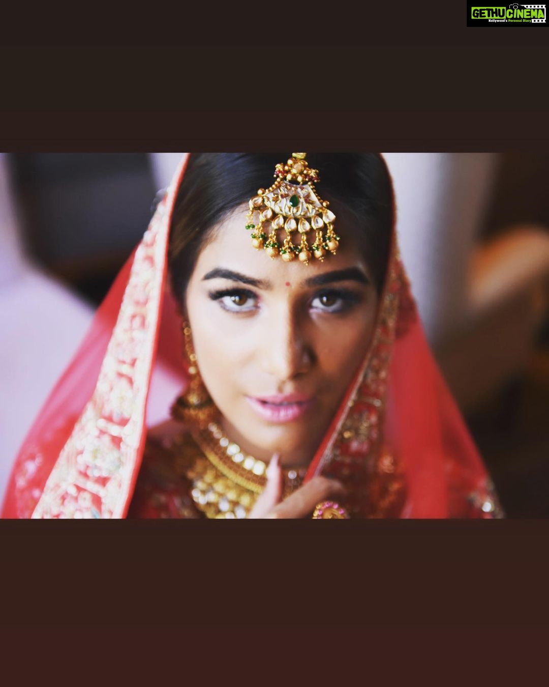 Poonam Pandey Instagram - Mera Dil Ye Pukaare Aaja …;)❤️ . . . #trendingreels #poonampandeyreal #poonampandey #trendingsong #bride #fun