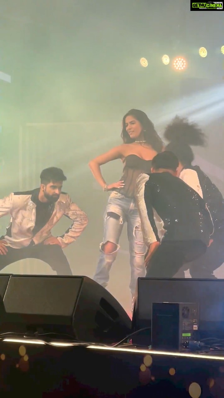 Poonam Pandey Instagram - Nothing beats a live performance 💋 #intralife #Mahamegabusinessevent . . #poonampandey #poonampandeyreal #goaevent #goa #hot #performance #event #fun #sexy