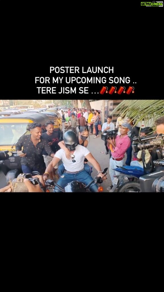 Poonam Pandey Instagram - Tere Jism se …. Poster launch for my upcoming music video 💋 @karanvirbohra @shivamsharmatic @karanrimofficial @girigofficial @medhekarvipin @ayaanali2002 @amaanars786 @okshravan @roops_thekittycat