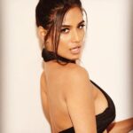 Poonam Pandey Instagram - Classy is the original black …💋