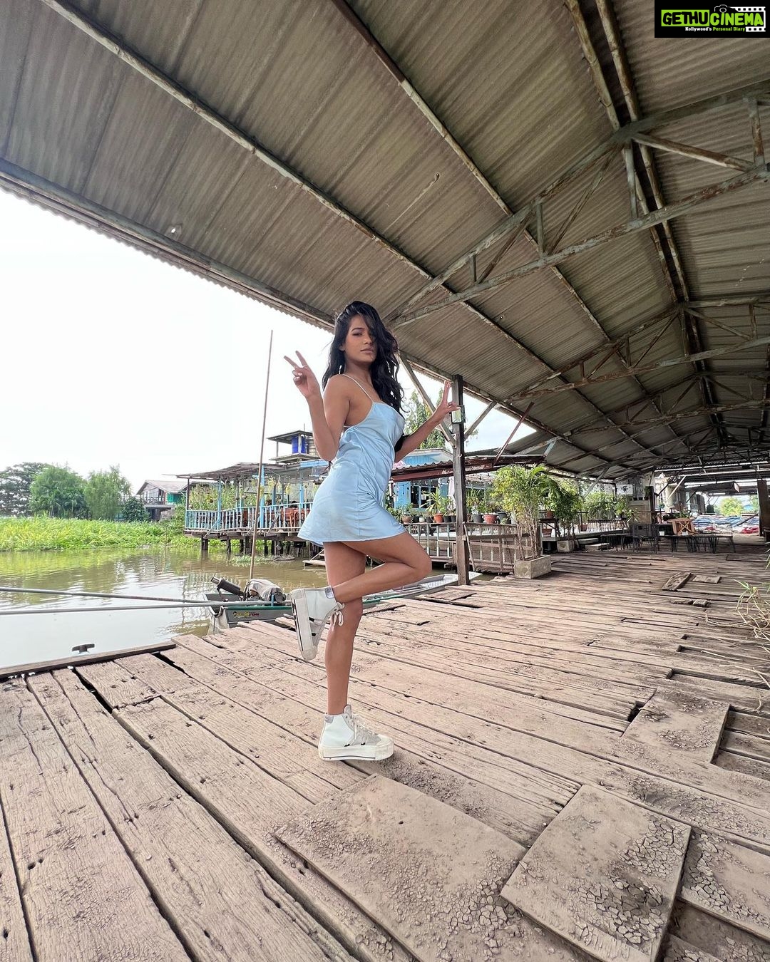Poonam Pandey Instagram - Kiss me baby 💋