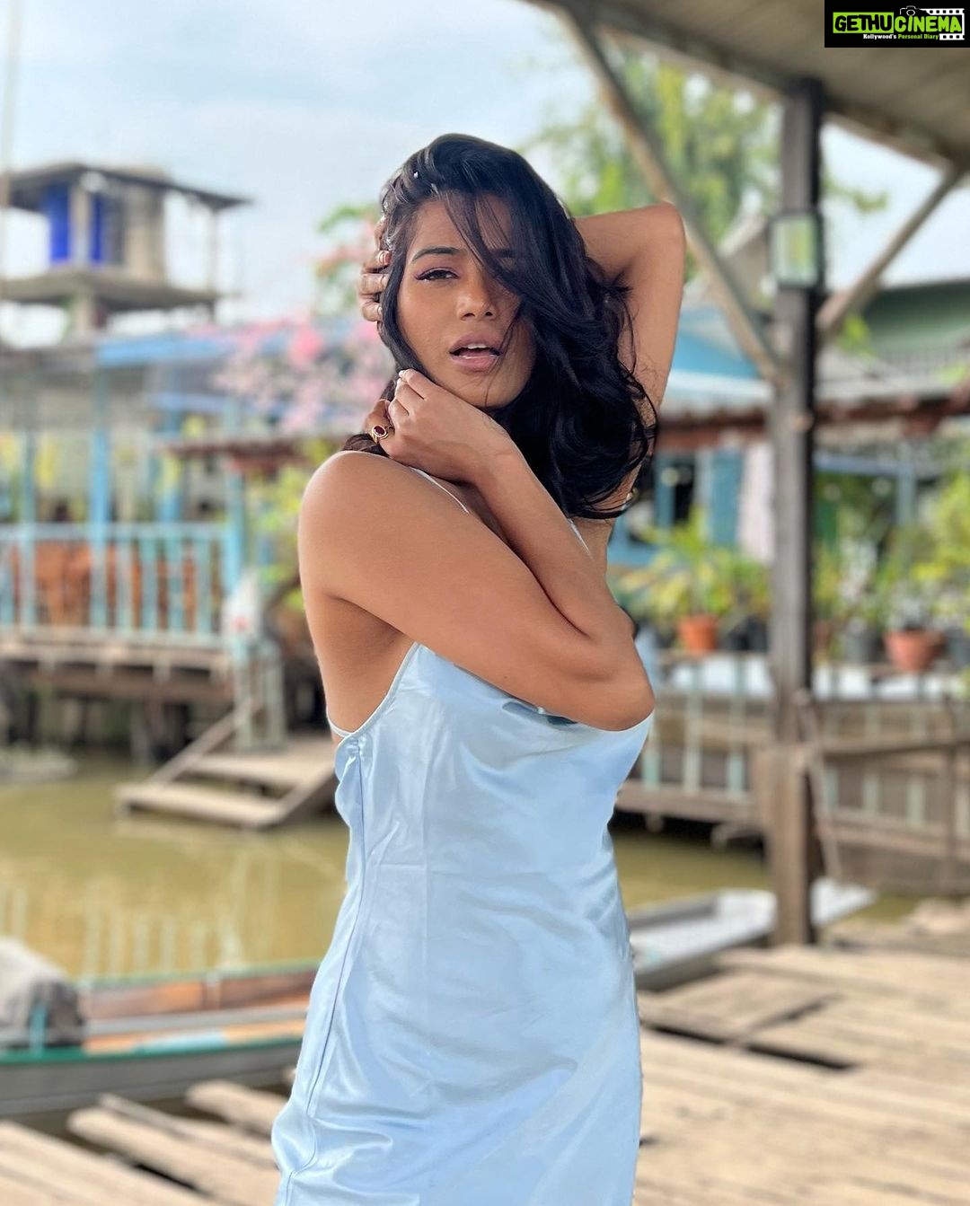 Poonam Pandey Instagram - Kiss me baby 💋