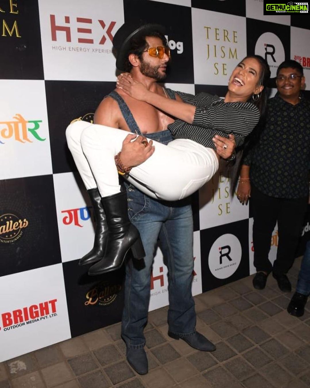 Poonam Pandey Instagram - Tere Jism se … My beautiful song ❤️ And a wonderful song launch party 😘 Thank you for coming & making it 🙏 @karanvirbohra @shivamsharmatic
