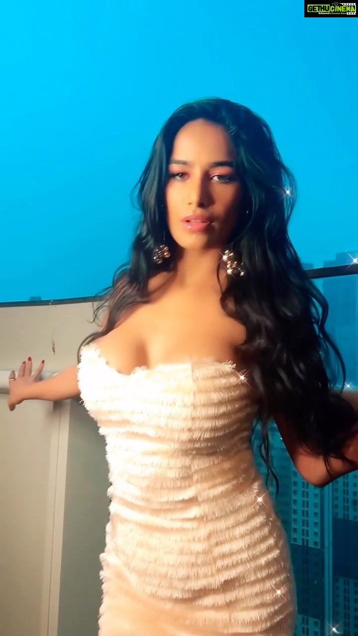 Poonam Pandey Instagram - The night is shining bright ….❤️ Agree? 😘