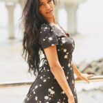 Poonam Pandey Instagram – Hold me close.