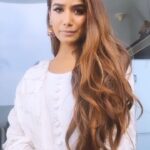 Poonam Pandey Instagram – Tum pe hum toh …….❤️
In love with this beautiful track 😍