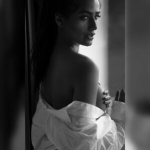 Poonam Pandey Instagram - Sex and art are the same thing. 
-Pablo Picasso 
.
.
.
.
. Photographer: @rafique_sayed
Make-up artist: @tabassumbhatii
Stylist: @rishq.j
Photography Assistants: @winnissphotoggraphy @vaibhav_gangawane @saarthparab
#photoshoot #whiteshirt 
#sëxy #poonampandey #art 
#photooftheday