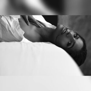 Poonam Pandey Instagram - Sex and art are the same thing. 
-Pablo Picasso 
.
.
.
.
. Photographer: @rafique_sayed
Make-up artist: @tabassumbhatii
Stylist: @rishq.j
Photography Assistants: @winnissphotoggraphy @vaibhav_gangawane @saarthparab
#photoshoot #whiteshirt 
#sëxy #poonampandey #art 
#photooftheday
