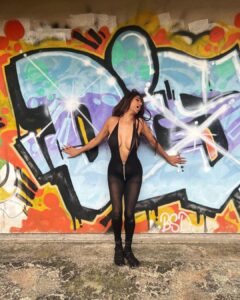 Poonam Pandey Instagram - Colourful evening ❤️
.
.
.
.
#graffiti #graffitiart #hotpicture 
#photography #photooftheday #hot 
#sexy