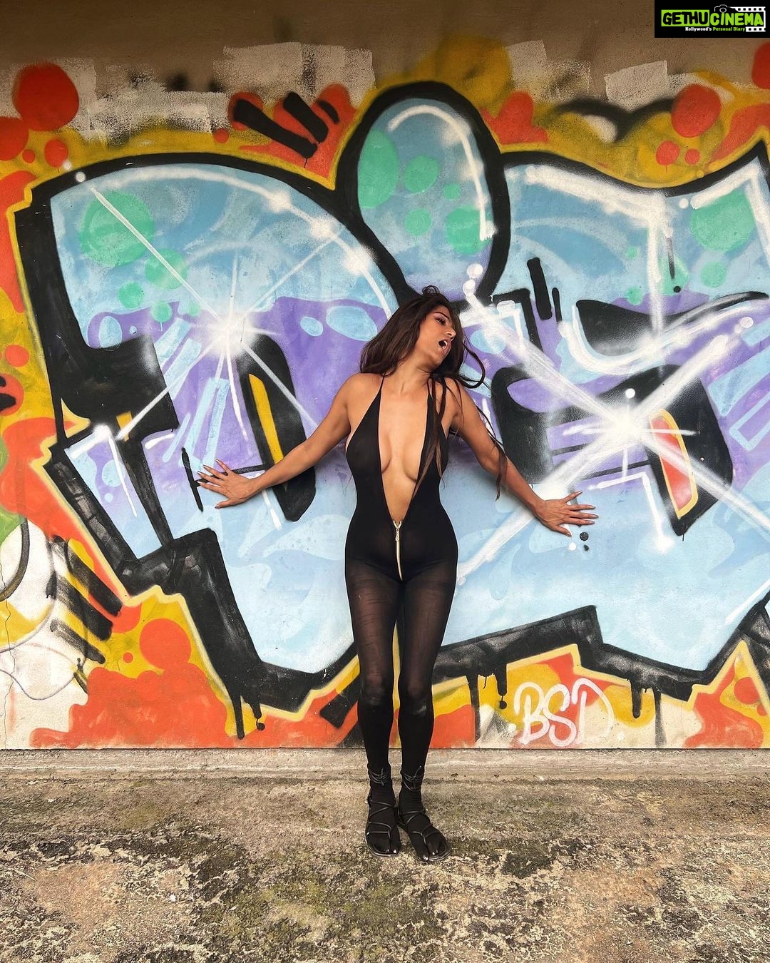 Poonam Pandey - 64.9K Likes - Colourful evening ❤️
.
.
.
.
#graffiti #graffitiart #hotpicture
#photography #photooftheday #hot
#sexy