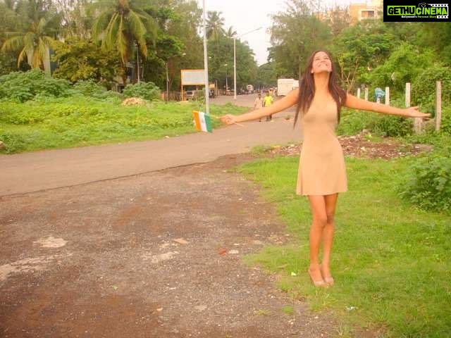 Poonam Pandey Instagram - I clicked this when I was 19. Happy Independence Day to all ❤️ #bharatmatakijai . . . . #indian #flag #independenceday #15august #indianflag