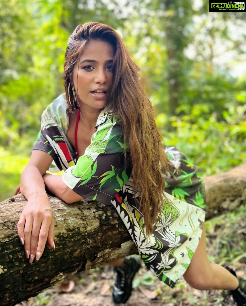 Poonam Pandey Instagram - Few more from the Jungle (; 💋