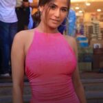 Poonam Pandey Instagram - I like Pink.