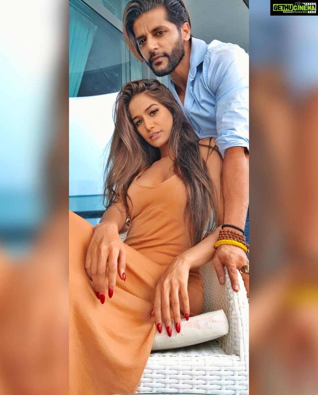 Poonam Pandey Instagram - KV! ❤️ @karanvirbohra