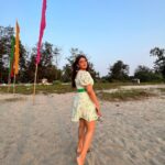 Poonam Preet Bhatia Instagram - “𝓛𝓸𝓸𝓴𝓲𝓷𝓰 𝓯𝓸𝓻𝔀𝓪𝓻𝓭, 𝓫𝓾𝓽 𝓼𝓽𝓪𝔂𝓲𝓷𝓰 𝓲𝓷 𝓽𝓱𝓮 𝓶𝓸𝓶𝓮𝓷𝓽.” 💚 #helloholidays #beachside #myhappyplace #watchmebloom Montego Bay Beach Village