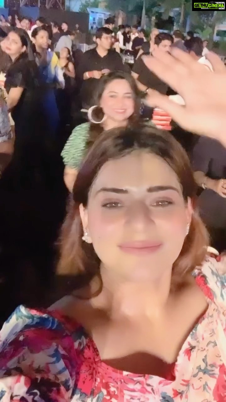 Poonam Preet Bhatia Instagram - “Gratitude can transform common days into thanksgiving, turn routine jobs into joy and change ordinary opportunities into blessings.” Heartfelt Gratitude #2022 💕 #2023 Looking Forward to a blissful year! 🫶🏻