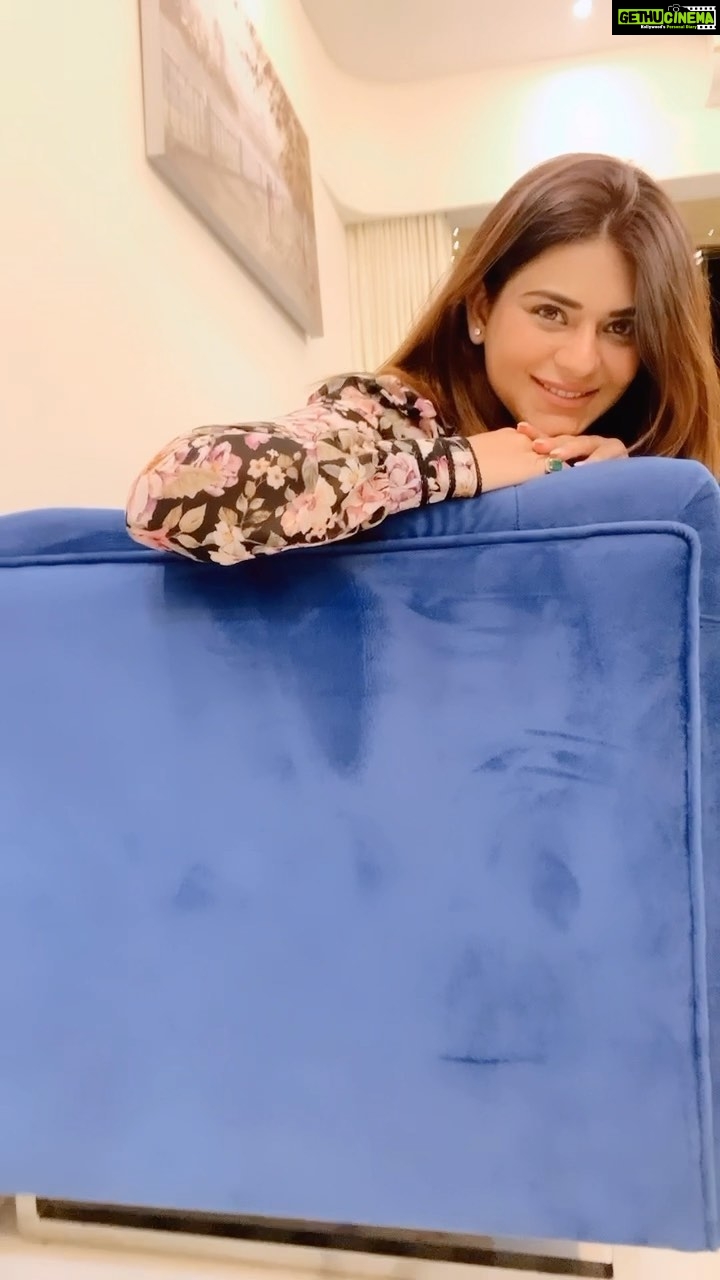 Poonam Preet Bhatia Instagram - When you can’t decide what to do with your living room, just have a look at this.. @duraster_ 🤩🤩 #duraster #livingroomdecor #bestfurniture #satisfiedcustomer #handsdown #sofadesign #stylishfurniture