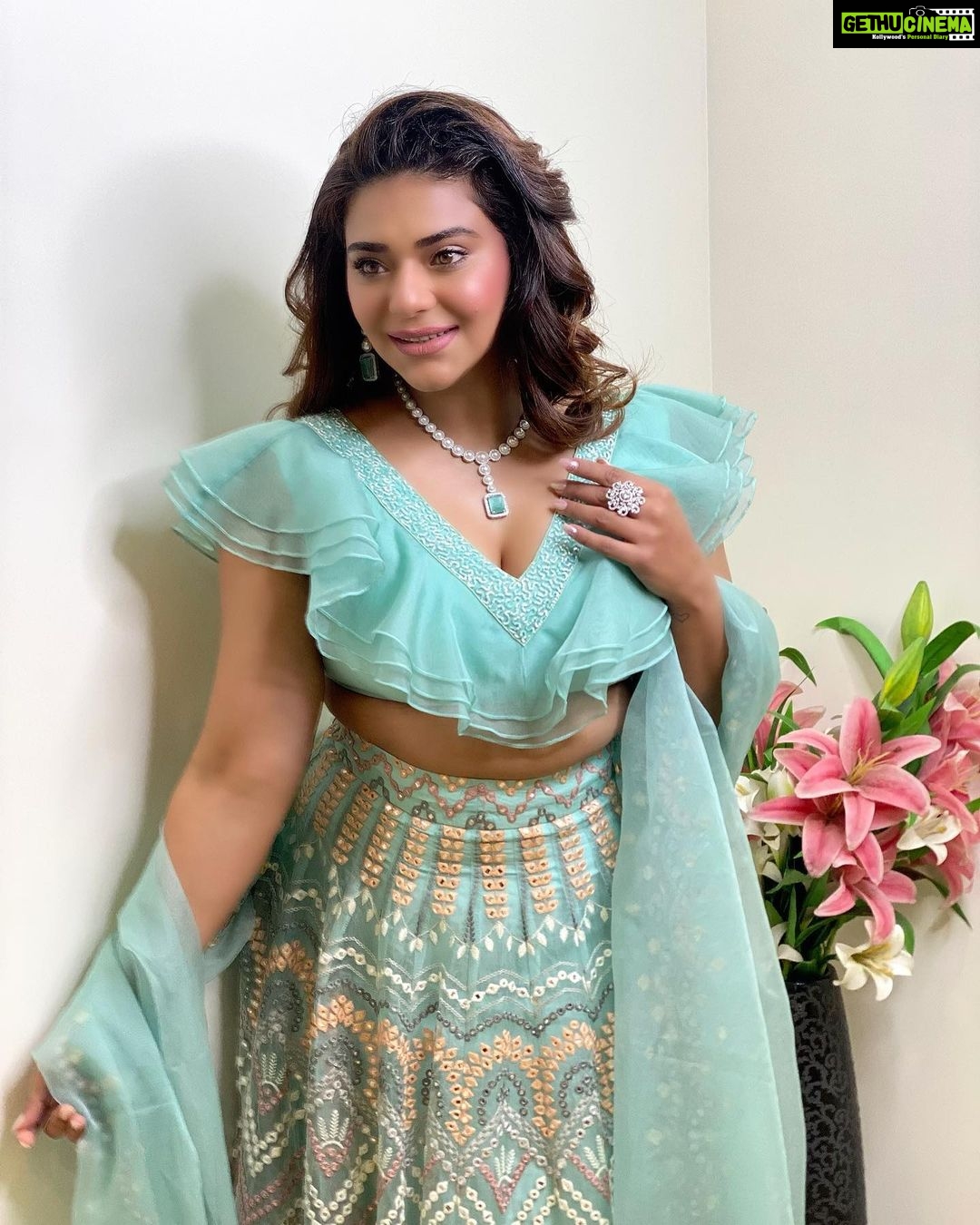 Poonam Preet Bhatia Instagram - Got that desi feeling! π Outfit @studioiris_india Jewellery @sonisapphire Styled by @shrushti_216 MUA- @ravi_mathur9576 Hair stylist - @ravi_mathur9576 #indianwedding #flauntingindianess #delhiwinters #ethnicwear #aboutlastnight #shineon β¨β¨