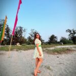 Poonam Preet Bhatia Instagram - “𝓛𝓸𝓸𝓴𝓲𝓷𝓰 𝓯𝓸𝓻𝔀𝓪𝓻𝓭, 𝓫𝓾𝓽 𝓼𝓽𝓪𝔂𝓲𝓷𝓰 𝓲𝓷 𝓽𝓱𝓮 𝓶𝓸𝓶𝓮𝓷𝓽.” 💚 #helloholidays #beachside #myhappyplace #watchmebloom Montego Bay Beach Village