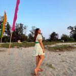 Poonam Preet Bhatia Instagram - “𝓛𝓸𝓸𝓴𝓲𝓷𝓰 𝓯𝓸𝓻𝔀𝓪𝓻𝓭, 𝓫𝓾𝓽 𝓼𝓽𝓪𝔂𝓲𝓷𝓰 𝓲𝓷 𝓽𝓱𝓮 𝓶𝓸𝓶𝓮𝓷𝓽.” 💚 #helloholidays #beachside #myhappyplace #watchmebloom Montego Bay Beach Village