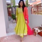 Poonam Preet Bhatia Instagram - Aahtein ho rahi Teri ✨💫 Outfit - @bunaai #inlove #indianwear #indian #festival #allthatglitters