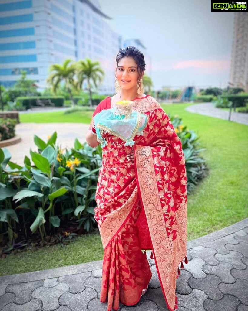 Poonam Preet Bhatia Instagram - First is always special ♥️ Fancy Puja thali - @mypoojabox Outfit - @zaribanaras