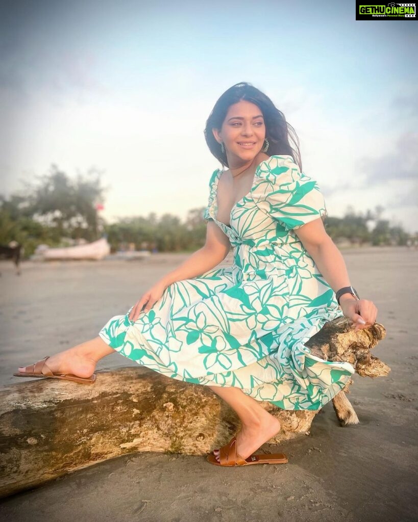 Poonam Preet Bhatia Instagram - I can SEA clearly now 🌝🌝👧🏻 🌊 🌊 🌊 #lifeisabeach ##seastheday #beachhappy #beachlife #beachplease