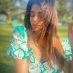 Poonam Preet Bhatia Instagram - अदा ऐसी की नज़र झुक जाए 👁🫶🏻 📸 @karamrajpal ♥️ . . . . #goadiaries #sunkissed #holidayphotoshoot #sandinmyhair Goa