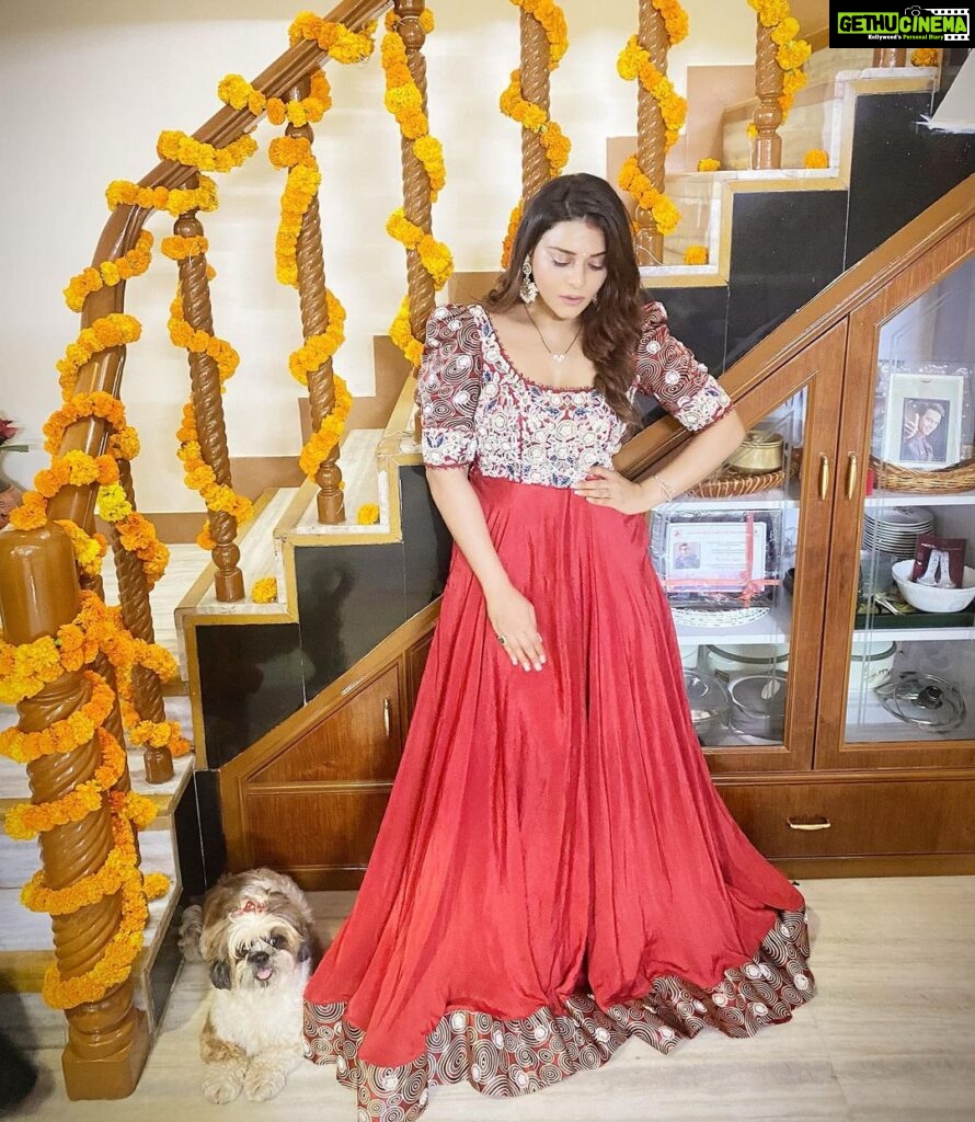 Poonam Preet Bhatia Instagram - Here’s to love, light, and ladoos ✨✨🪔 ♥️ ♥️ ♥️ ♥️ ♥️ Outfit - @sejalkamdardesigns Jewellery- @ishhaara #ourfirstdiwali #diwalidecorations #india #happydiwali #diwalivibes #celebration #festivevibes