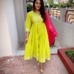 Poonam Preet Bhatia Instagram - Thought I’d add little colour to ya feed 💁🏻‍♀️ ✨✨ Happy Diwali 🪔 love, light prosperity to all 🫶🏻 Outfit - @bunaai #happydiwali #festivewear #diwaligifts #celebration #festivaloflights