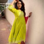 Poonam Preet Bhatia Instagram - Thought I’d add little colour to ya feed 💁🏻‍♀️ ✨✨ Happy Diwali 🪔 love, light prosperity to all 🫶🏻 Outfit - @bunaai #happydiwali #festivewear #diwaligifts #celebration #festivaloflights