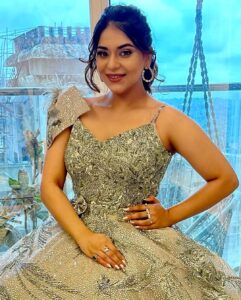 Poonam Preet Bhatia Instagram - When life gives you Monday… dip it in glitter ✨ and  sparkle ✨ all day 🌟🌟🫶🏻🫶🏻 

 Styled by -  @shailjaanand
Outfit by -  @prestocoutureofficial
Jewellery by -  @the_jewel_gallery
Styling assistant @stylebymahakhirani 
Mua - @makeupbysabashaikh 

#zeerishteyawards #zra2022 #lastnight  #zeetvke30saal