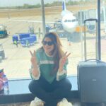 Poonam Preet Bhatia Instagram – Not all those who wander are ‘LOST’… I follow my heart and it leads me to the airport 🛫 😝

#happywhentraveling #travel #bbn 🫶🏻