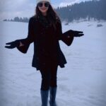 Poonam Preet Bhatia Instagram - Close to heaven Down to earth ❄️☃️ #thisplacehasmyheart❤️ #kasmir #gulmarg Gulmarg, Kashmir