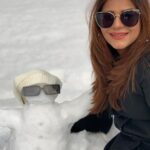 Poonam Preet Bhatia Instagram - Har pal haseen sa huaa hai Saanson ko tune chhuaa hai Badhi tujhse nazdeekiyaan Sukoon mila… ♥️♥️♥️ #sukunmilnachaiye #mountains #mysnowman #thisplacehasmyheart❤️ #kasmir #heavenonearth #gulmarg
