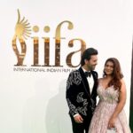 Poonam Preet Bhatia Instagram – We definitely painted the Carpet from 💚 to ❤️

#onlylove #spreadlove #iifa #iifa2022 #abudhabi #uae🇦🇪 Etihad Arena