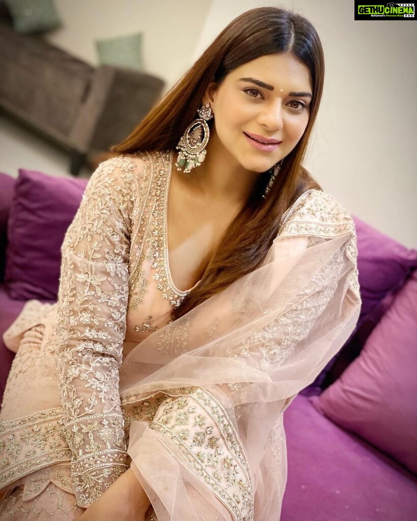 Poonam Preet Bhatia Instagram - Iftaar party 🤲🏻 with @babasiddiqueofficial Outfit by @jiyabyveerdesignstudio Earrings by @the_jewel_gallery Styled by @shrushti_216 Clicked by - @shadank_photography