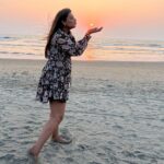 Poonam Preet Bhatia Instagram – I got a pocketful of sunshine 🌞💛💛

#kissingthesun #sunset  #sunshinegirl #loveisallyouneed