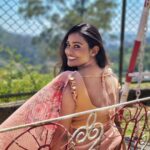 Poornima Ravi Instagram - Womanly Vibes🧘‍♀️❤️ Costume: @uttara_trulyurs . . . . . . . . . . . #poornimaravi #araathi #saree #sareelove #blouse #simplelook #love #smiles #pink #peach #peachsaree #ooty #casualstyle #hair #casualphotography #actress #fashionphotography #poornimaravipictures