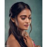 Poornima Ravi Instagram - Look on the pink side of life! 💕 Muah: @glow_by_zapri Photography: @padman_photography Costume - @designed_by_sindhu Jewellery: @fineshinejewels #poornimaravi #flowerphotography #traditional #fashionphotography