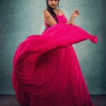 Poornima Ravi Instagram - Look on the pink side of life! 💕 Muah: @glow_by_zapri Photography: @padman_photography Costume - @designed_by_sindhu Jewellery: @fineshinejewels #poornimaravi #flowerphotography #traditional #fashionphotography