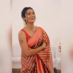 Poornima Ravi Instagram – Smiles overloaded in bestie’s wedding ❤️

Wedding courtesy 😜 @priyadharsini.k @arunkumar.nagarajan 

Pc: @blue_eye_studio

#poornimaravi