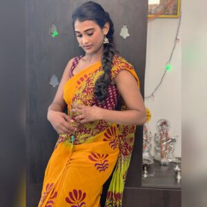 Poornima Ravi Instagram - Aadi Veli special pic ❤️ Blouse designed by @uttara_trulyurs Saree from Amma's wardrobe Saree draped by Amma Self Make up 😁 #poornimaravi #araathi #sareelove #saree