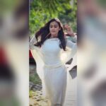 Poornima Ravi Instagram - For the Love of White! Pc: @madhan_kumar09 #poornimaravi #araathi #whitesalwarsuit #white #whiteoutfit #whitedresses