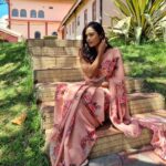 Poornima Ravi Instagram - Straight from the camera 😊 . . . . . . . . . . . . . . . . . . . #poornimaravi #araathi #saree #sareelove #ootd #traditional #traditionaloutfit #photography #fashionphotography #simplelook #smile #summer #ooty #summervacation #peach #simplemakeup #freehair #resort #smiles #me #floraldesign #floralsaree #organza #love #sun #sunshine #actress #kollywood