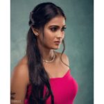 Poornima Ravi Instagram - Look on the pink side of life! 💕 Muah: @glow_by_zapri Photography: @padman_photography Costume - @designed_by_sindhu Jewellery: @fineshinejewels #poornimaravi #flowerphotography #traditional #fashionphotography