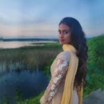 Poornima Ravi Instagram - One breezy evening ❤️ PC: @balaji.sha.g . . . . . #poornimaravi #photography #fashionphotography #ootd #fun #love #style