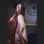 Poornima Ravi Instagram - Traditionally Swaggy!! 😎 . . . . . . . . . . . . . #poornimaravi #araathi #swag #sunglasses #salwarkameez #love #fashion