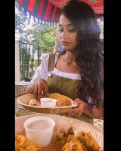 Poornima Ravi Instagram - In the middle of the shoot !
Prasadham giving uncle: ma! Poojai mudinjiduchu puliyodharai sapdringala?
Me: plate ah kaila eduthu aramani neram aachu  uncle. Neenga alli podunga
Namma camera guys: are we a joke to you? 
Few seconds later they were standing behind me with two plates each saying " prasadham nanna shooda Iruka uncol!"
 Soru! Adhanae Ellam!
.
.
.
.
.
.
#poornimaravi  #foodie #foodstagram  #foodporn #foodlover #food #foodielife